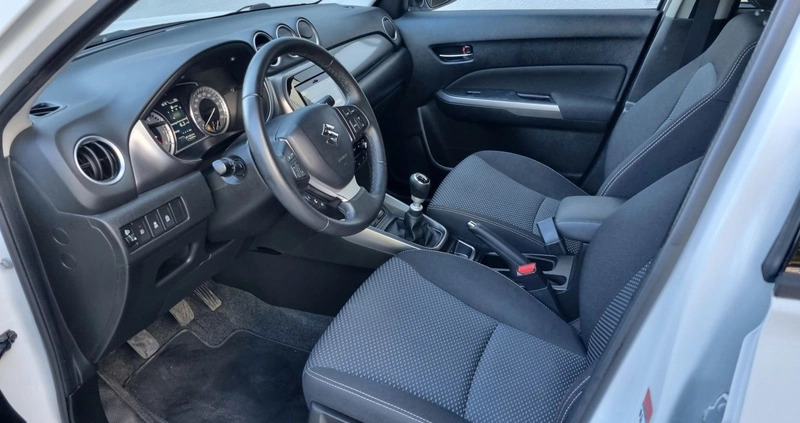 Suzuki Vitara cena 68900 przebieg: 116296, rok produkcji 2018 z Gdynia małe 596